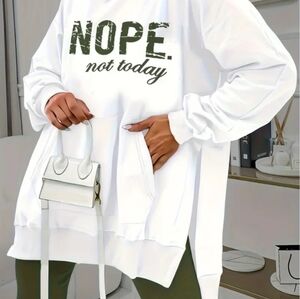 Cameo slogan print split hoodie with kangaroo pocket